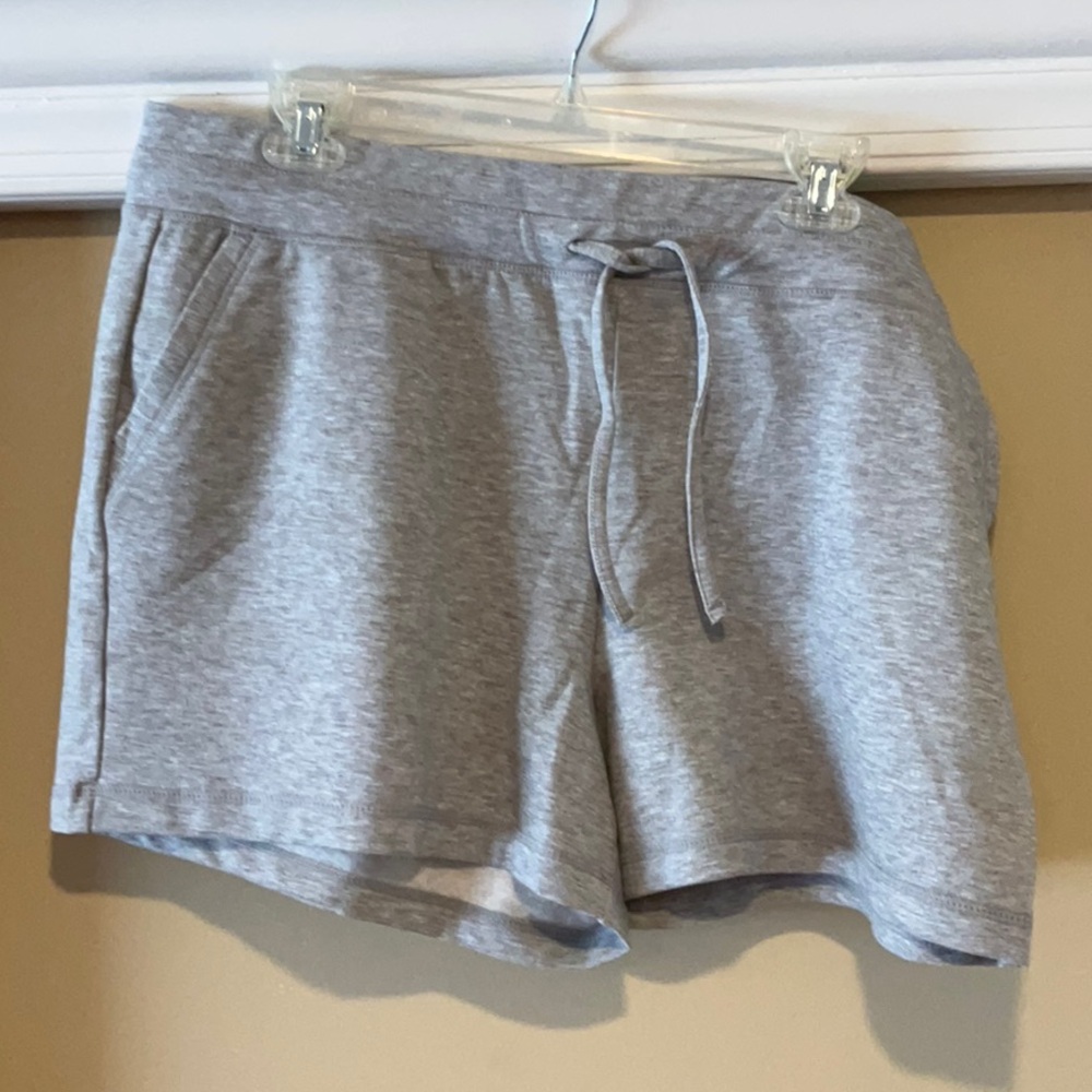 NWT 32 Cool heather grey casual drawstring extra large shorts